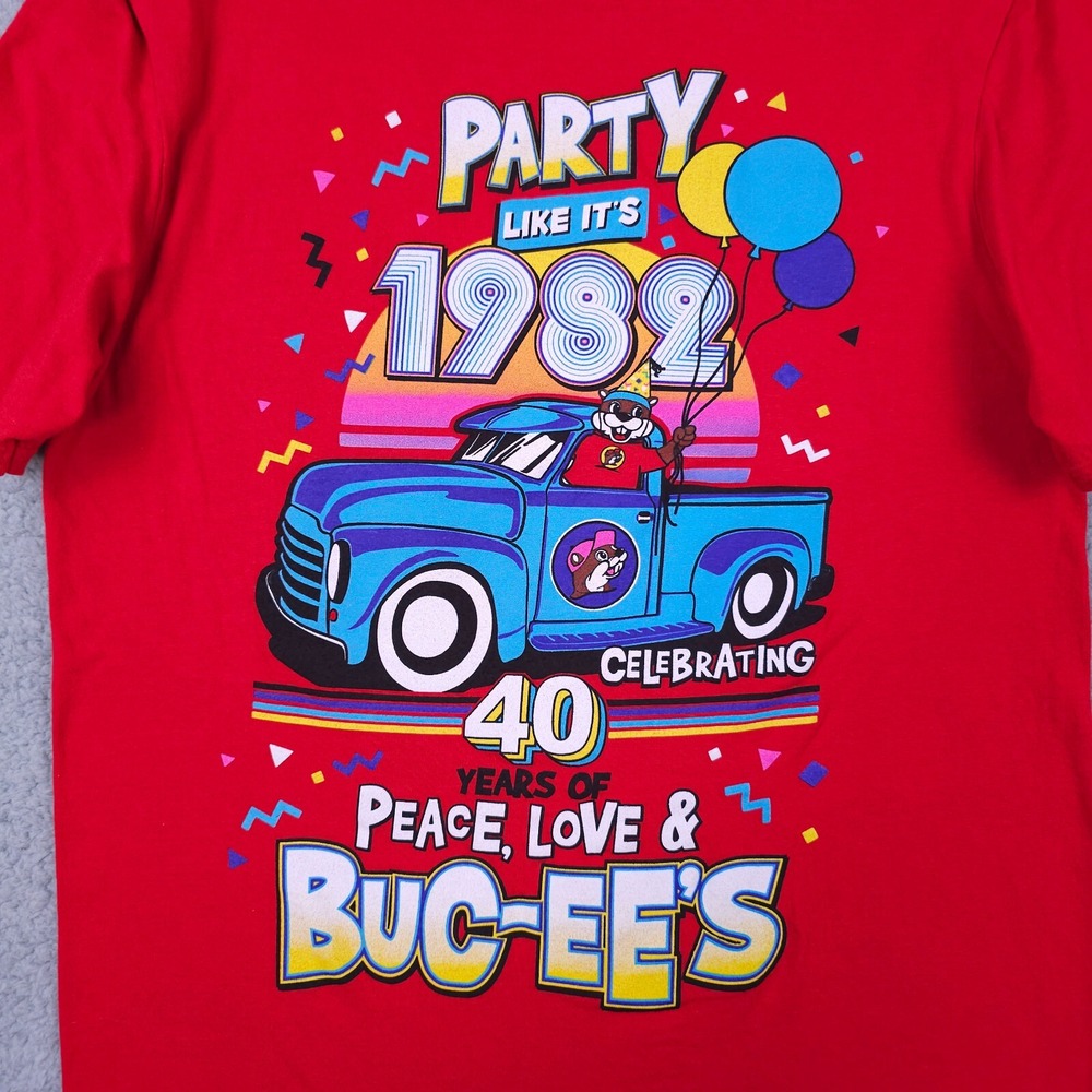 Bucees Shirt Mens Small Red 40th Anniversay Party Like Its 1982 Peace Love Tee - Picture 9 of 10